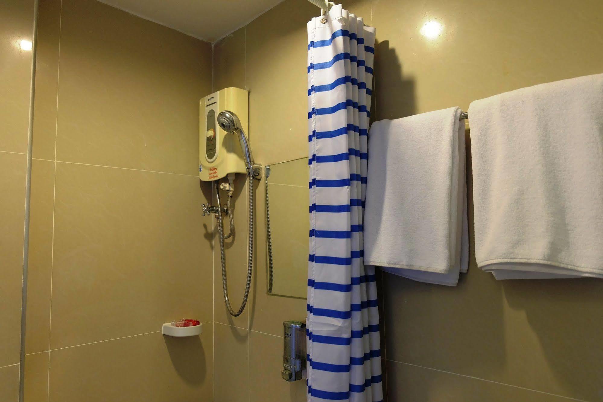 Take A Rest Hotel بانكوك المظهر الخارجي الصورة
