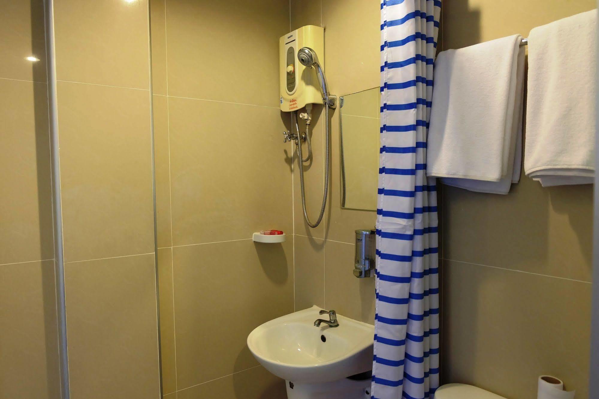 Take A Rest Hotel بانكوك المظهر الخارجي الصورة
