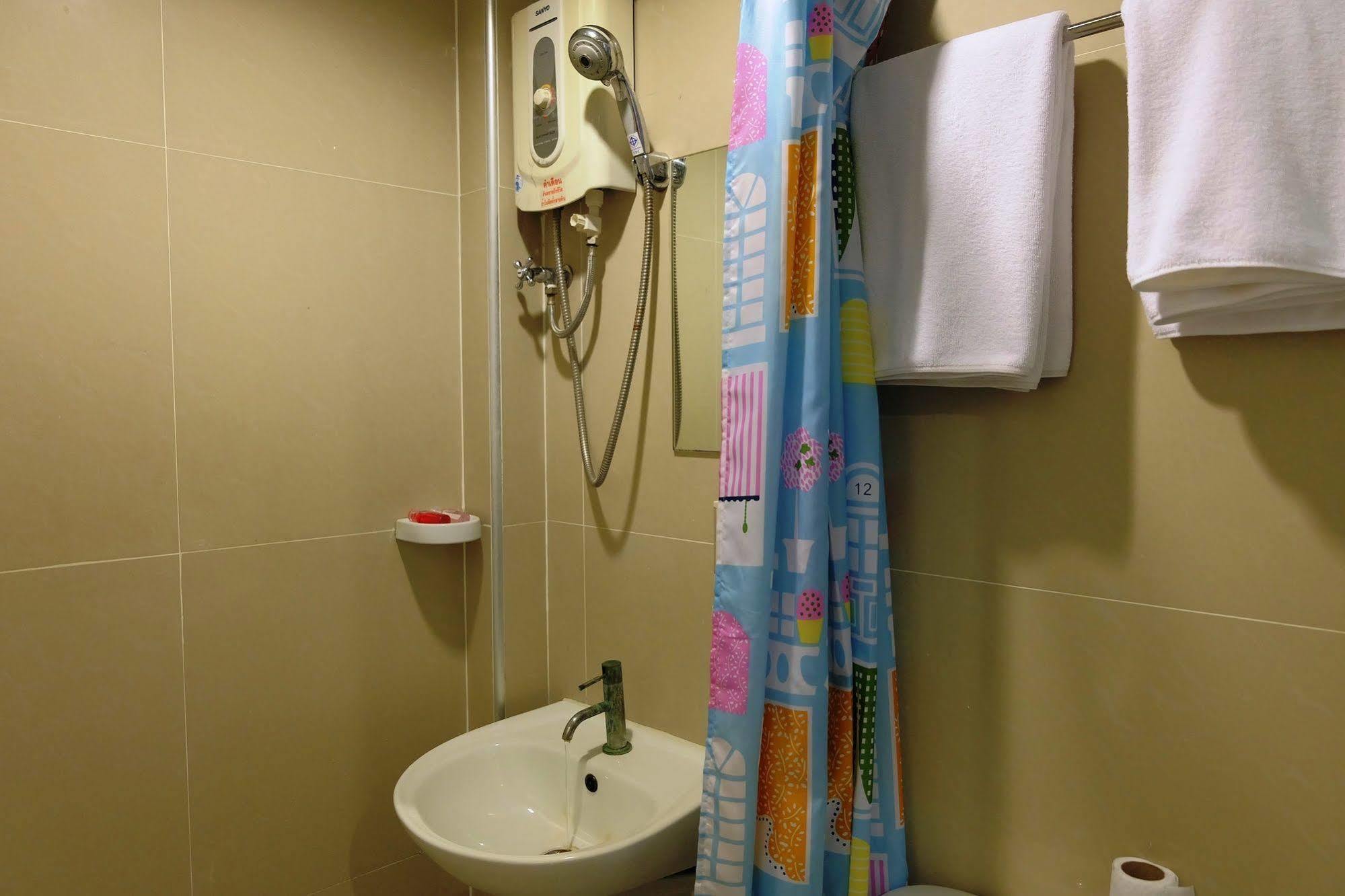 Take A Rest Hotel بانكوك المظهر الخارجي الصورة